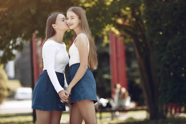 Two elegant and stylish girls in a spring park — Stock Photo, Image