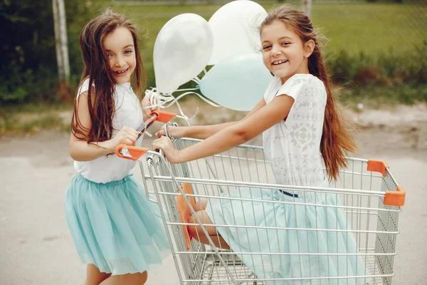 Meninas bonitos com balões — Fotografia de Stock