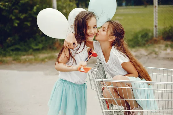 Meninas bonitos com balões — Fotografia de Stock