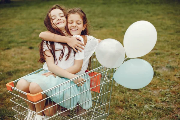 Meninas bonitos com balões — Fotografia de Stock