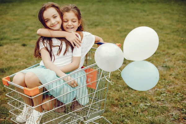 Jolies filles avec des ballons — Photo