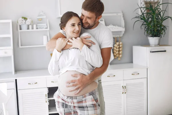 Beautiful couple spend time in a kitchen — Stock Photo, Image