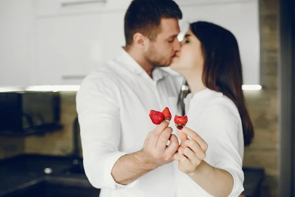 Man and woman at home — Stock Photo, Image