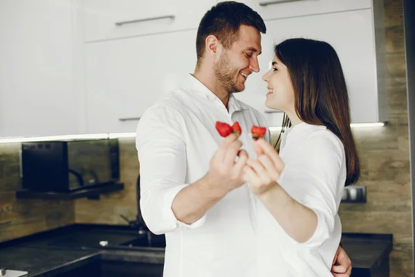 Man and woman at home — Stock Photo, Image