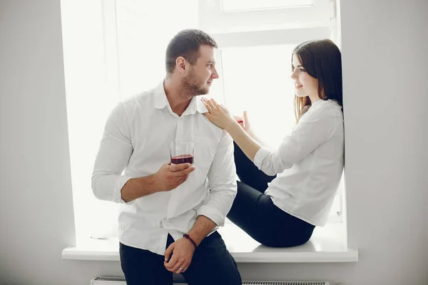 Man and woman at home — Stock Photo, Image