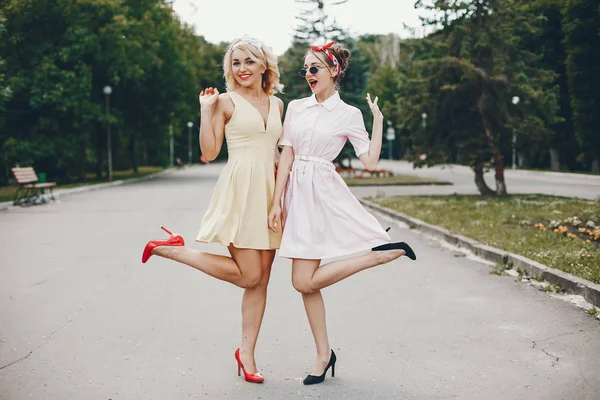 Retro girls in a park — Stock Photo, Image