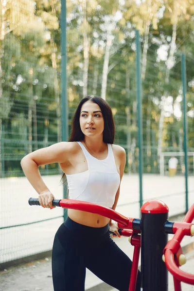 Beautiful couple training in a summer park — 스톡 사진