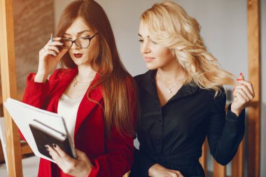 Kafedeki iş kadınları