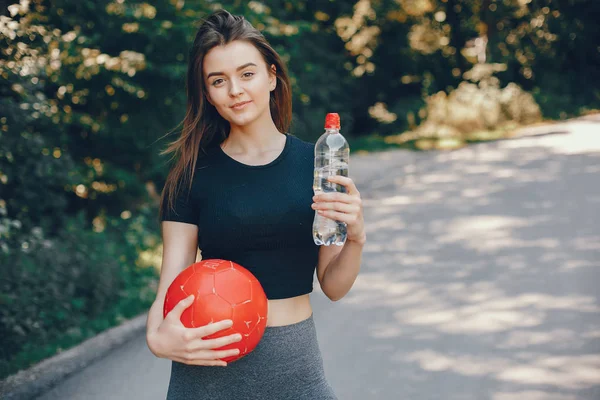 Beautiful sportsgirl in a summer sunny park — 스톡 사진
