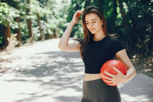 Beautiful sportsgirl in a summer sunny park — 스톡 사진