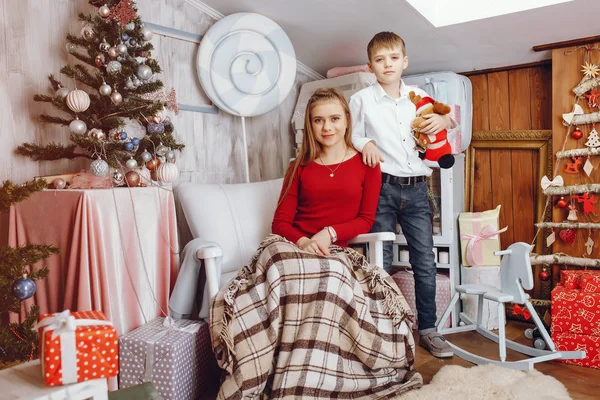 Bruder und Schwester — Stockfoto