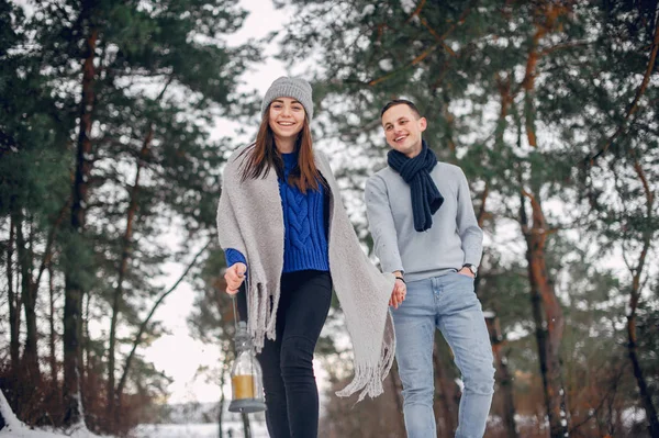 Cute and loving couple in a winter forest — 스톡 사진