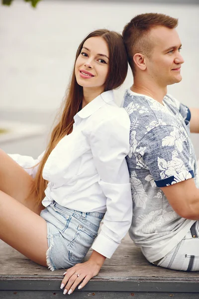 Beautiful couple spend time in a autumn cloudy park — 스톡 사진