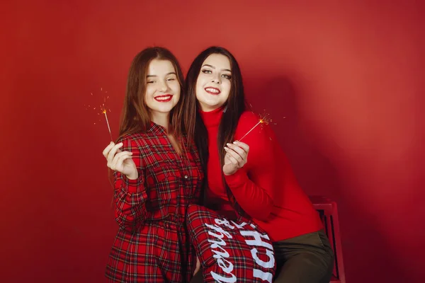 Filles avec des lumières du bengale — Photo