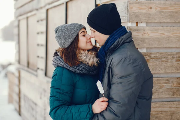 Casal em um inverno — Fotografia de Stock