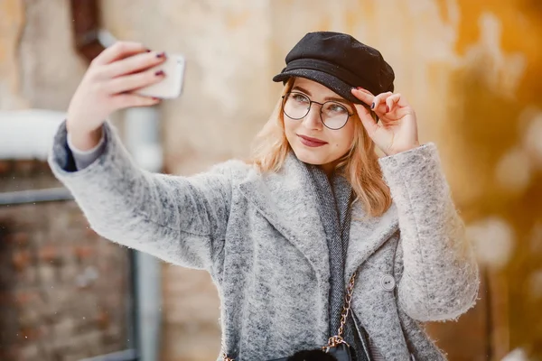 冬の街の女の子 — ストック写真