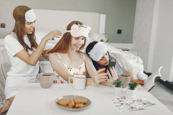 Three girls have pajamas party at home — ストック写真