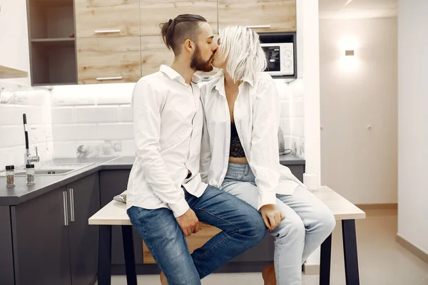 Beautiful couple spend time at home in a kitchen — 스톡 사진