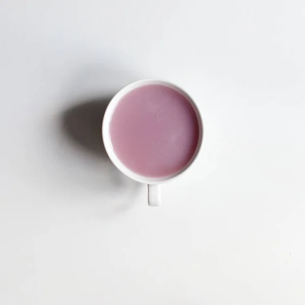 Chá de frutas xícara branca. Bebida de leite gelatinosa — Fotografia de Stock