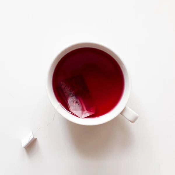 Червоний фруктовий чай напій чашка. Чайна сумка Ліцензійні Стокові Фото