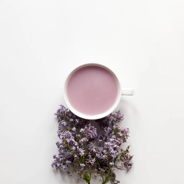Фруктовий чай біла чашка. Молочний напій желе Стокове Фото