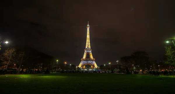 Torre Eiffel Rendimiento de luz, espectáculo de luces . — Foto de Stock