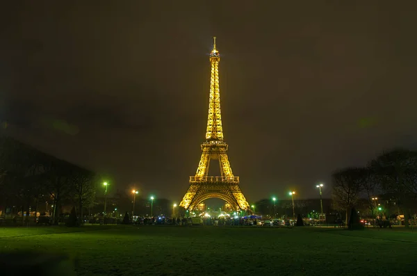 Torre Eiffel Rendimiento de luz, espectáculo de luces . — Foto de Stock