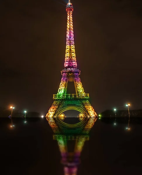 Torre Eiffel Rendimiento de luz, espectáculo de luces . — Foto de Stock