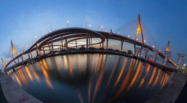 Amplia Panorámica Autopista Bhumipol Puente Reflexión Real Con Crepúsculo Cielo — Foto de Stock