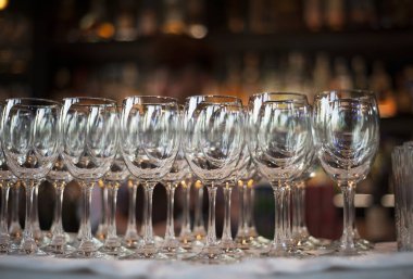 Parti masada boş gözlük tesisat