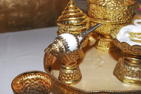 Tradycyjny Tajski Ślub Zestaw Złoty Taca Uroczyste Śmigus Dyngus Muszli — Zdjęcie stockowe