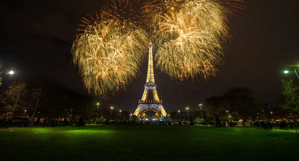 Paris Frankrijk Januari 2016 Eiffel Toren Licht Prestaties Toon Verlicht — Stockfoto