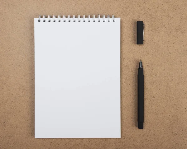 Open notebook with a black pen on a wooden background — Stock Photo, Image
