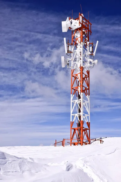 Hücre direği karla kaplı dağlarda, wi-fi