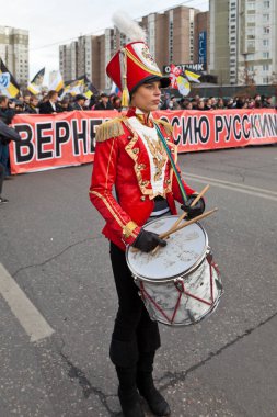 Rusya 'da gösteri. Rus Marşı, 4 Kasım 2011 'de Moskova' nın Lublino ilçesinde ulusal birlik gününde, Moskova, Rusya