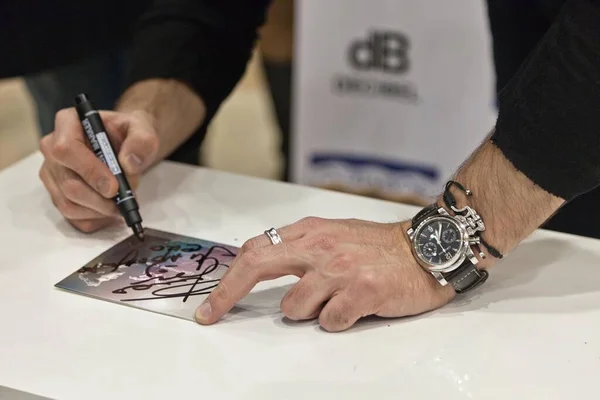 ⬇ Скачать Картинки Автограф Сессия, Стоковые Фото Автограф Сессия.