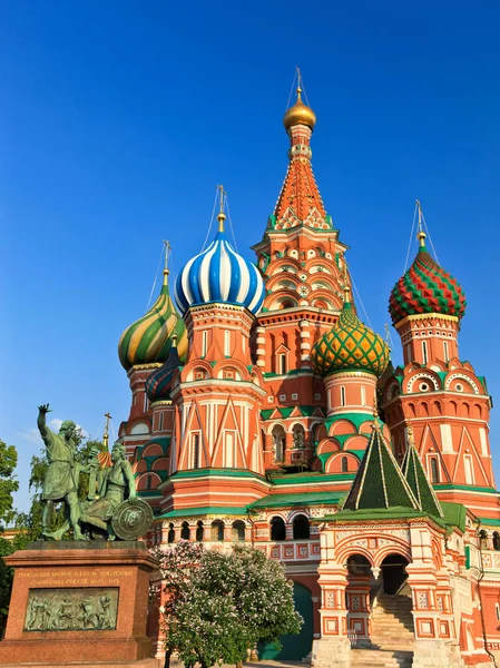 俄罗斯莫斯科红场上的巴西尔主教座堂 Minin和Pozharsky王子 感恩的俄罗斯 1818年 — 图库照片