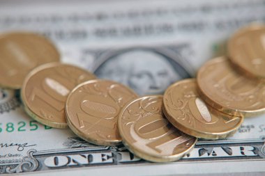 Rusya 'da dolar 70 rubleyi aştı.