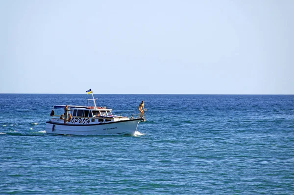 Passeggiata Mare Barca Nave Sulla Costa Mare Del Crimea Sebastopoli — Foto Stock