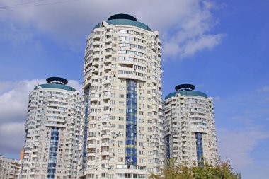 Moskova 'daki modern apartman kulesi.