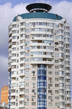 Moskova 'daki modern apartman kulesi.