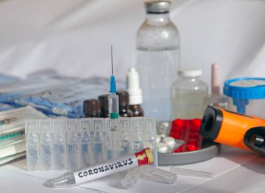 Laboratuvarda koronavirüse karşı yapılan aşı.