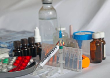 Laboratuvarda koronavirüse karşı yapılan aşı.
