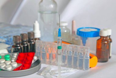 Laboratuvarda virüse karşı yapılan aşı.