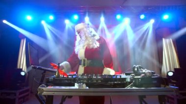 DJ Noel Baba bazı Noel olay kadar karıştırma.