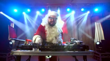 DJ Noel Baba bazı Noel olay kadar karıştırma.