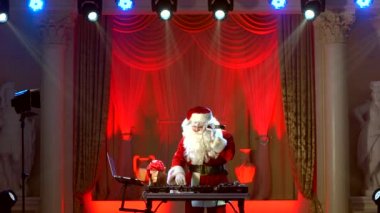 DJ Noel Baba bazı Noel olay kadar karıştırma.