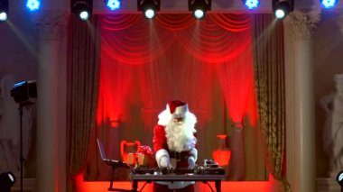 DJ Noel Baba bazı Noel olay kadar karıştırma.