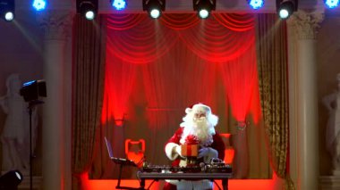 DJ Noel Baba bazı Noel olay kadar karıştırma.