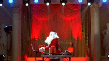 DJ Noel Baba bazı Noel olay kadar karıştırma.
